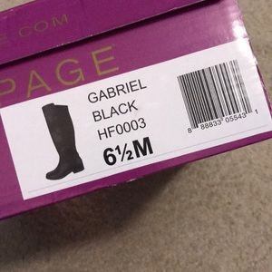 Size 6 1/2 M boots, brand Rampage.